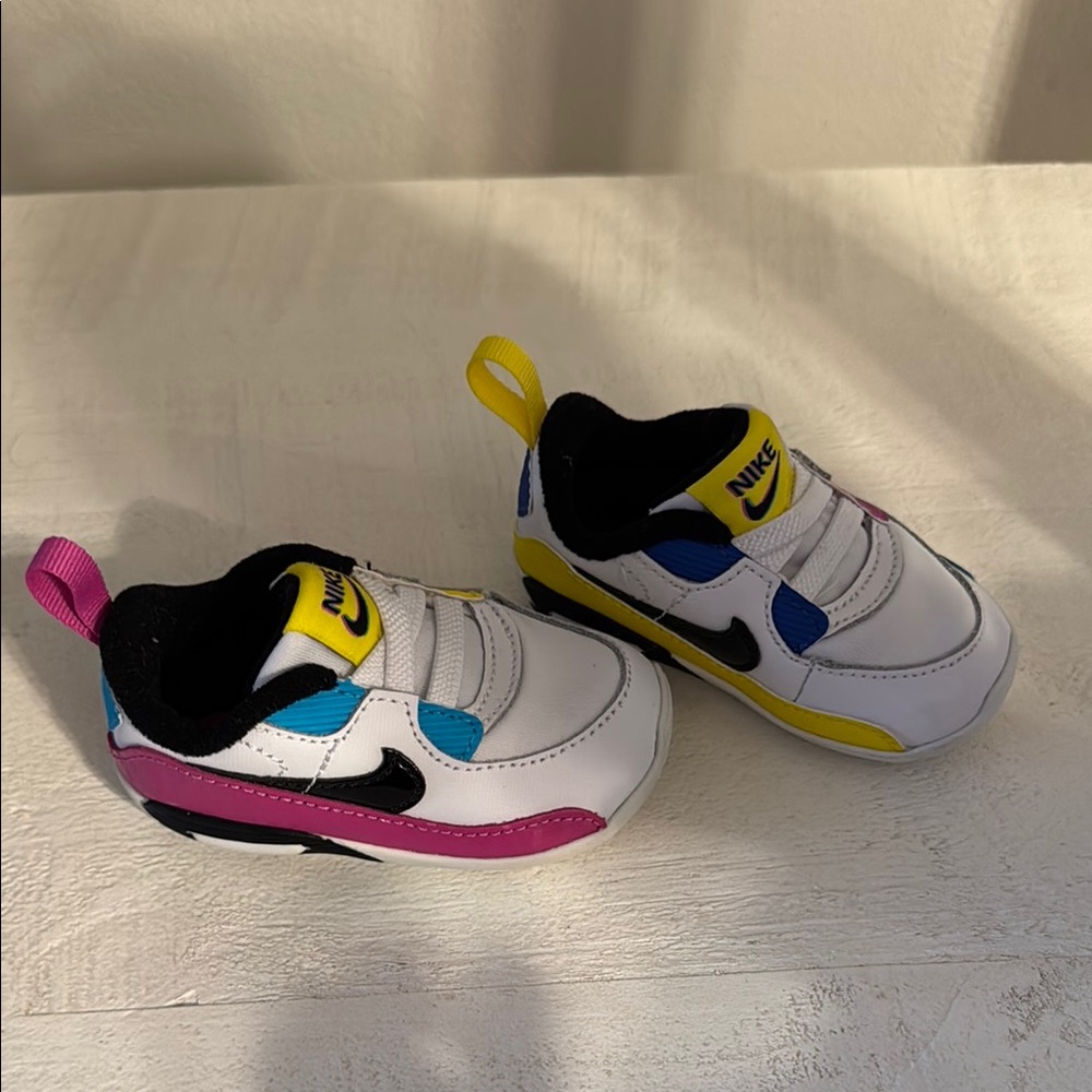 Baby Nike size 3C unisex, brand new no tags, multi color